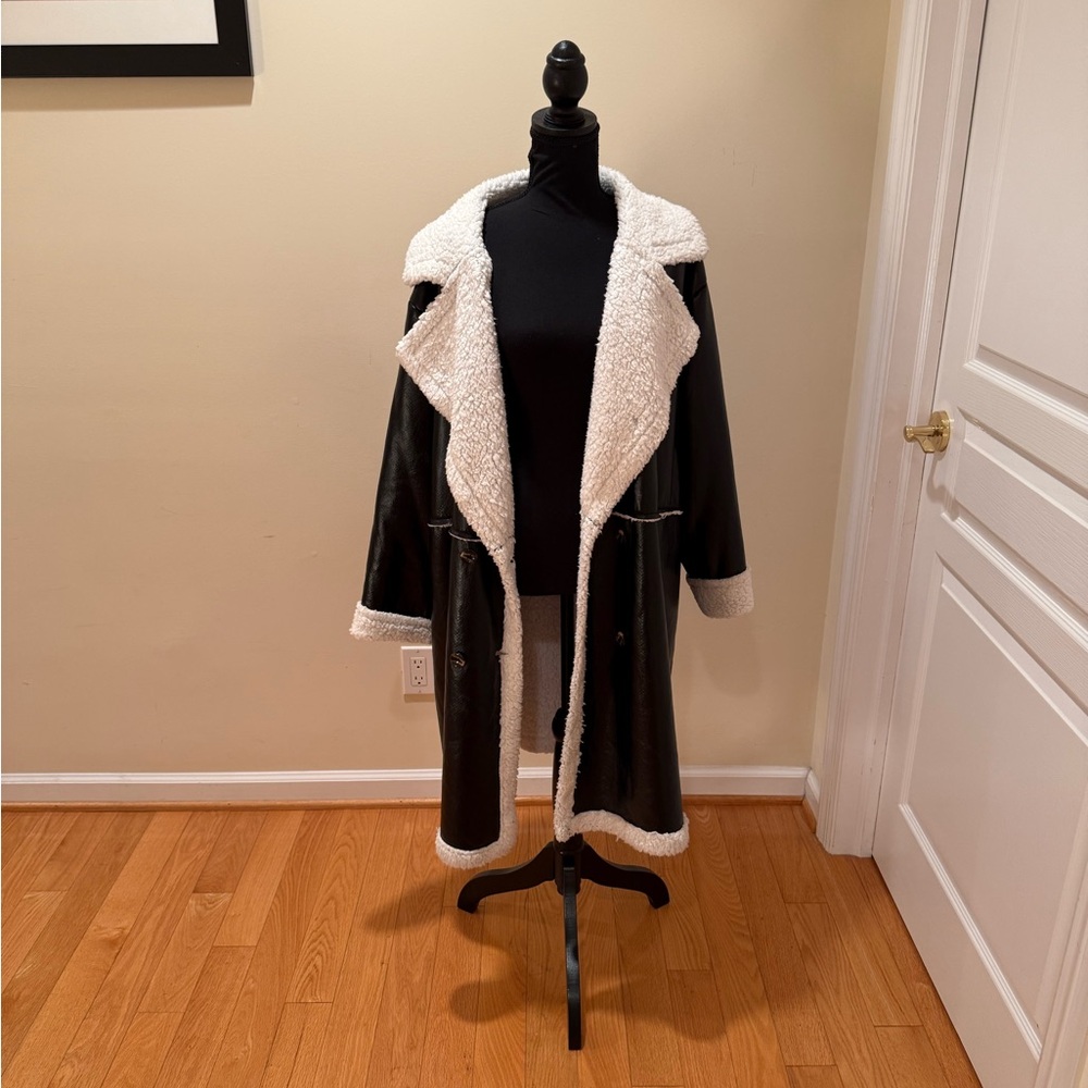SHEIN Plus SizBlack and White Double Breasted Teddy Jacket, Light like a feather